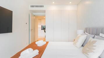 1 bedroom, iron/ironing board, internet, bed sheets