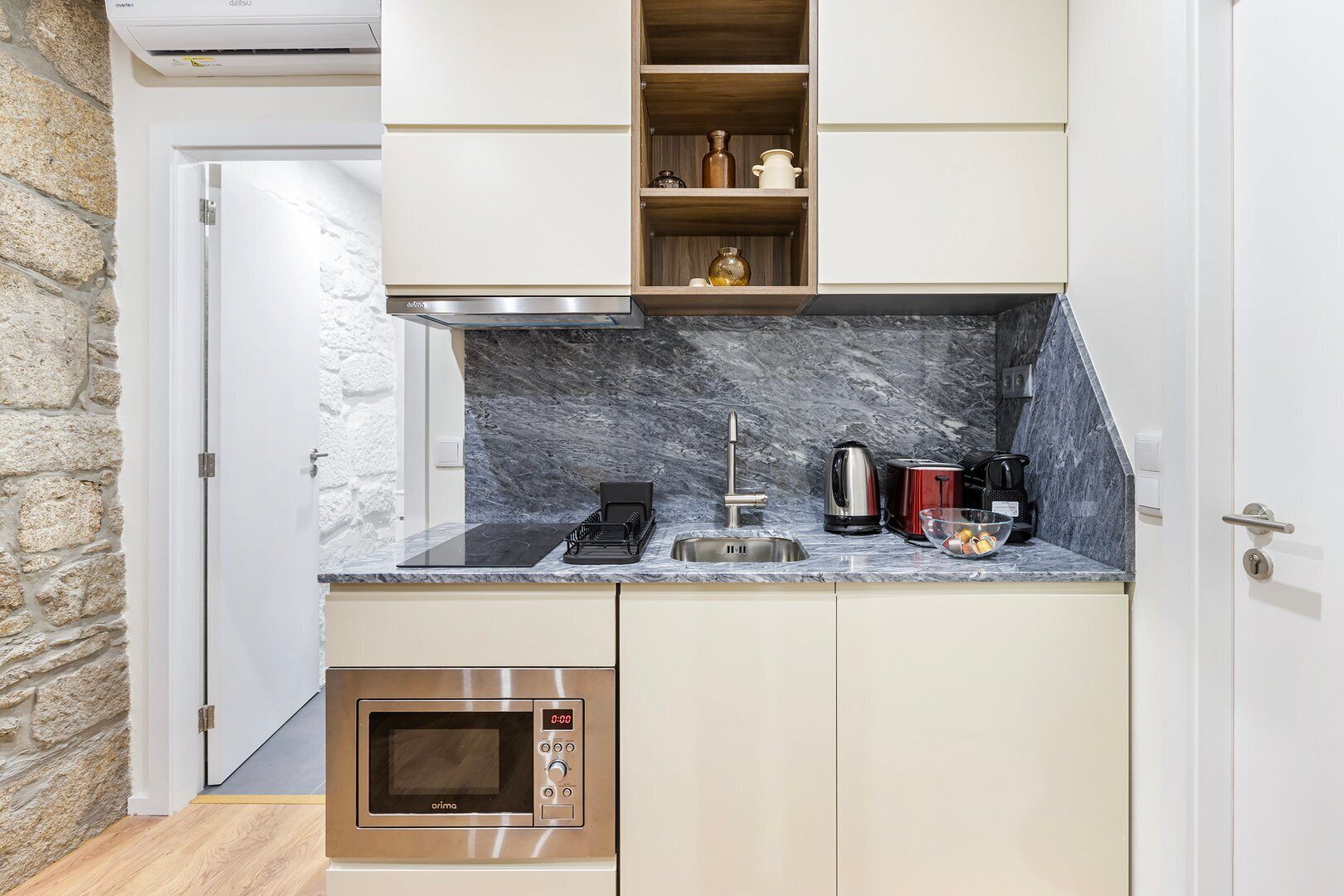 Coffee/tea maker, fridge, microwave, dishwasher