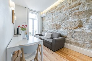 Interior - GuestReady - Comendador Sto Ildefonso VI (Porto)