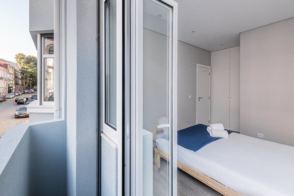 1 soverom, skrivebord, internettilgang og sengetøy