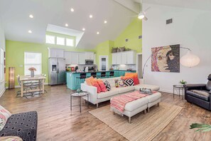 Televisie, een dvd-speler en een kantoor