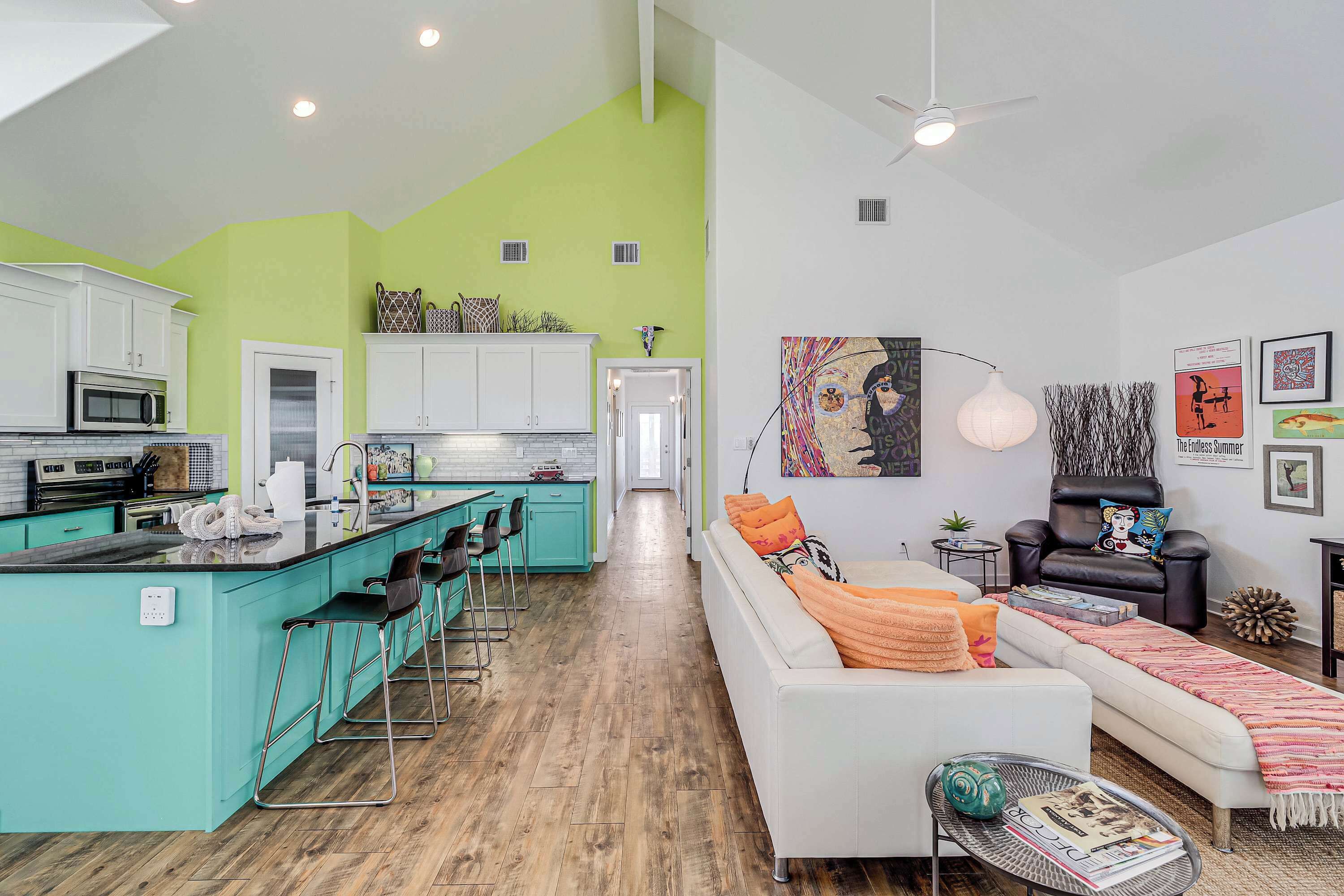 テレビ、DVD プレーヤー、書斎 / ワークスペース