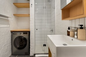 Grand Studio | Bathroom - Westwind Light & Bright Luxury Apartment (Cape Town)