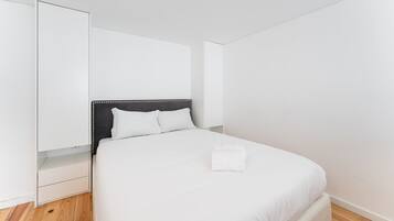 1 bedroom, iron/ironing board, internet, bed sheets