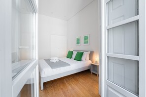 2 sovrum, skrivbord, strykjärn/strykbräda och internet