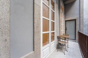 Outdoor dining - GuestReady - Paramount Code Indigo (Porto)