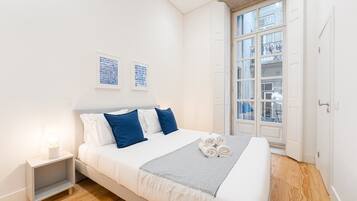 2 bedrooms, desk, iron/ironing board, internet