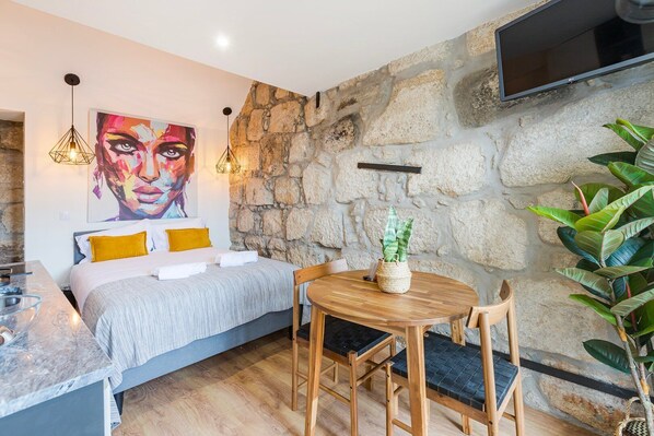 Accès à Internet, literie fournie