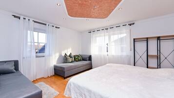 1 Schlafzimmer, Reisekinderbett, WLAN, BettwÀsche