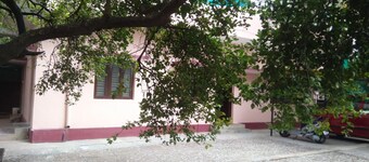Spacious AC Garden Villa Very close to Hyd - Vja National Highway 