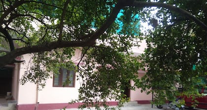 Spacious AC Garden Villa Very close to Hyd - Vja National Highway