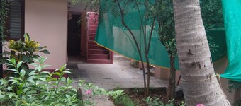 Spacious AC Garden Villa Very close to Hyd - Vja National Highway 