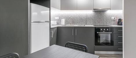 Fridge, microwave, oven, coffee/tea maker