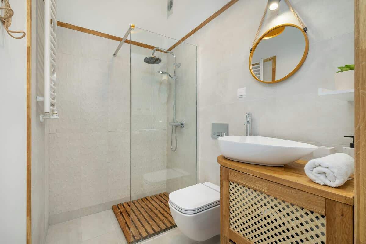 Regadera y secadora de cabello 