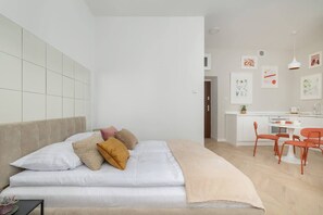 Tabla de planchar con plancha, wifi y ropa de cama 