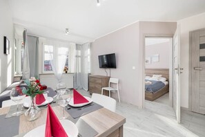 1 habitación, tabla de planchar con plancha, wifi y ropa de cama