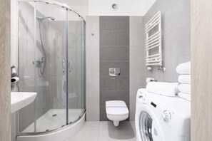 Shower, shampoo