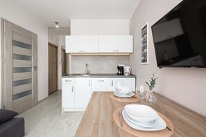 Refrigerador, microondas, parrilla de estufa y lavavajillas 