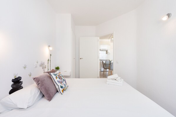 Iron/ironing board, free WiFi, bed sheets