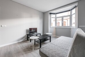 1 dormitori, escriptori, Internet i roba de llit