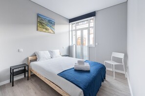 1 dormitorio, escritorio, Internet y ropa de cama