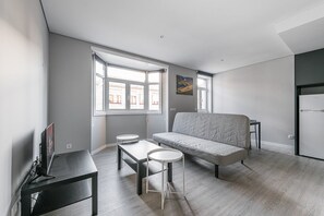 TV - GuestReady - Olivieri's House - 7 (Porto)