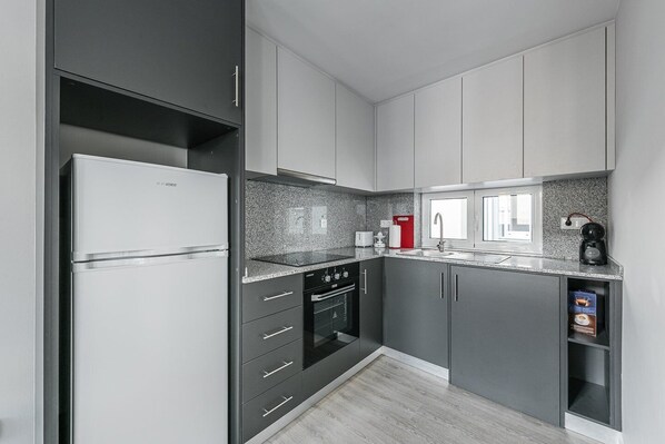 Fridge, microwave, oven, coffee/tea maker