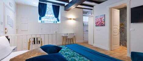 1 chambre, bureau, fer et planche à repasser, Wi-Fi