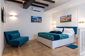 1 dormitorio, escritorio, tabla de planchar con plancha y wifi