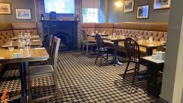 Basic Single Room | Dining