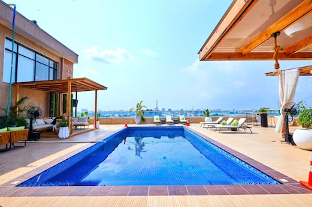Outdoor pool. Vintano Hotel