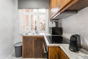 Kjøleskap, mikrobølgeovn, ovn og kaffetrakter/tekoker