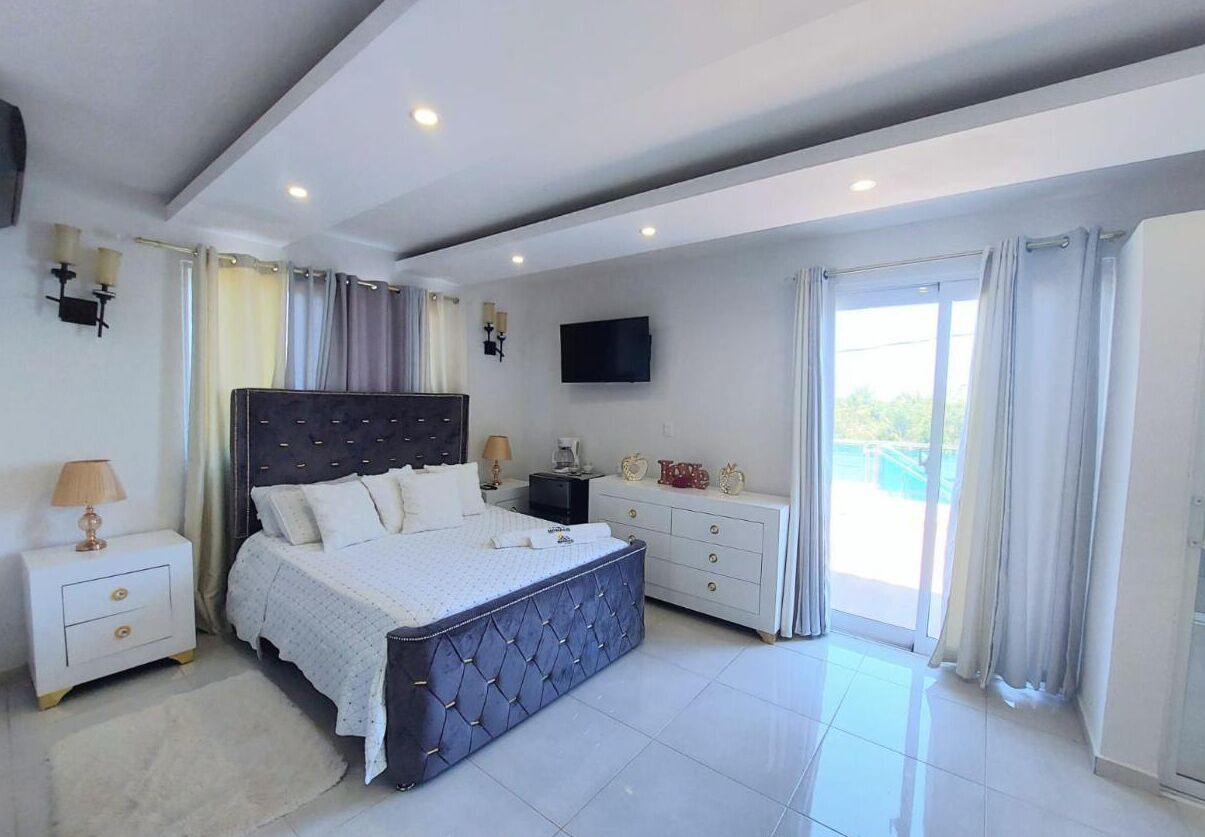 3 عدّة غرف نوم ومكواة/لوح كي وواي فاي مجانًا وملاءات أسرّة