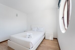 3 Schlafzimmer, Schreibtisch, Bügeleisen/Bügelbrett, Internetzugang
