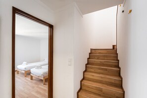 3 dormitorios, escritorio, tabla de planchar con plancha y Internet