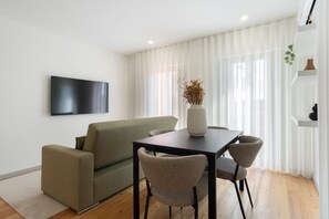 Dining - GuestReady - Tranquil haven in the city centre (Porto)