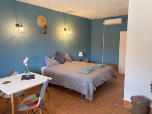 1 bedroom, travel cot, free WiFi, bed sheets