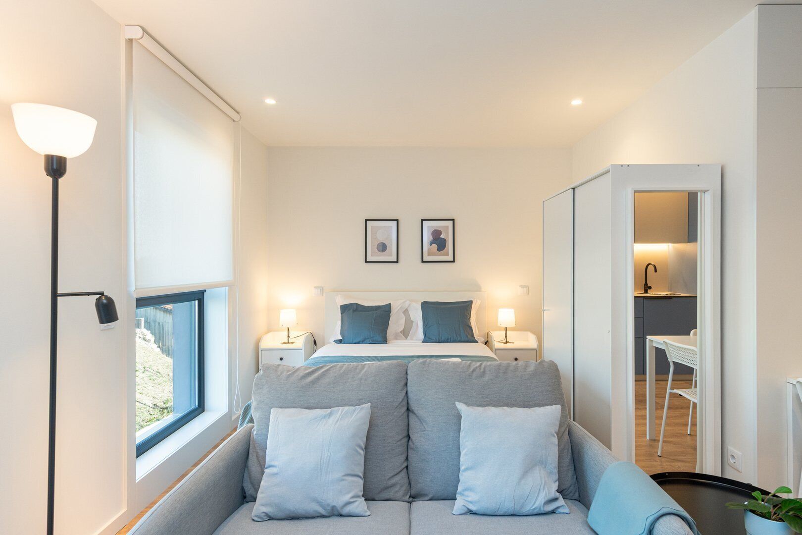 Iron/ironing board, bed sheets