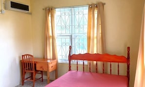 3 makuuhuonetta, silitysrauta/-lauta, Wi-Fi, vuodevaatteet