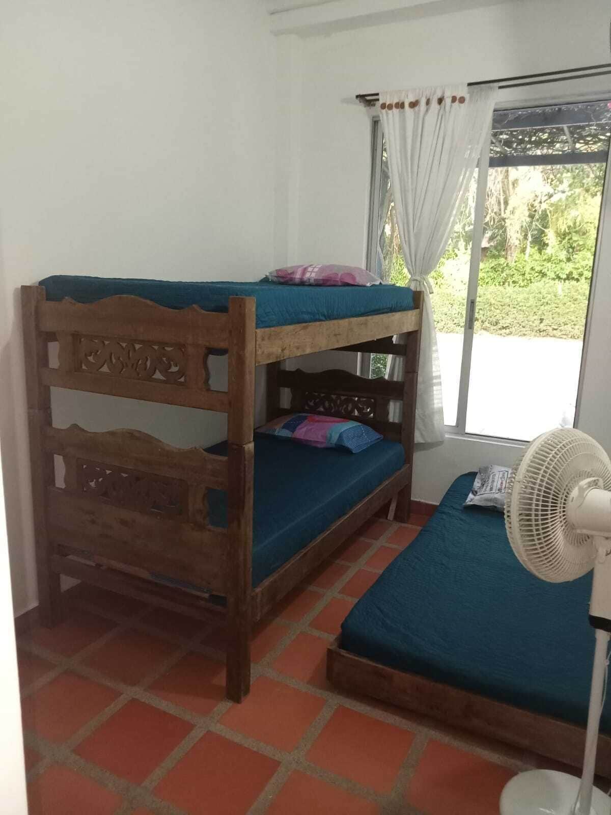 2 slaapkamers, een strijkplank/strijkijzer, wifi, beddengoed