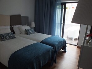 1 bedroom, desk, Internet, bed sheets