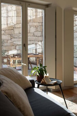 TV - GuestReady - A Hidden Oasis in the Center of Porto (Porto)