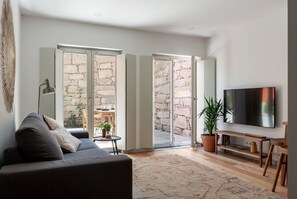 TV - GuestReady - A Hidden Oasis in the Center of Porto (Porto)