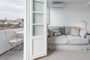 TV - GuestReady - Riverview Douro Balcony (Vila Nova de Gaia)