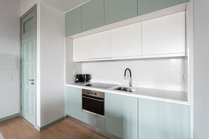 Kühlschrank, Mikrowelle, Ofen, Geschirrspüler