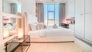 Room - Royal Seaside Retreat w Balcony at the Palm (Dubai)