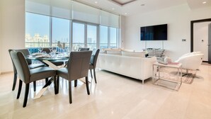 Room - Royal Seaside Retreat w Balcony at the Palm (Dubai)