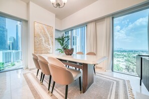 Apartment | 2 bedrooms - Modern Elegance w a New York Edge Difc Apt (Dubai)