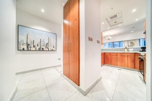 Apartment - Modern Elegance w a New York Edge Difc Apt (Dubai)