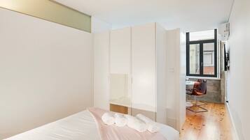 Iron/ironing board, internet, bed sheets